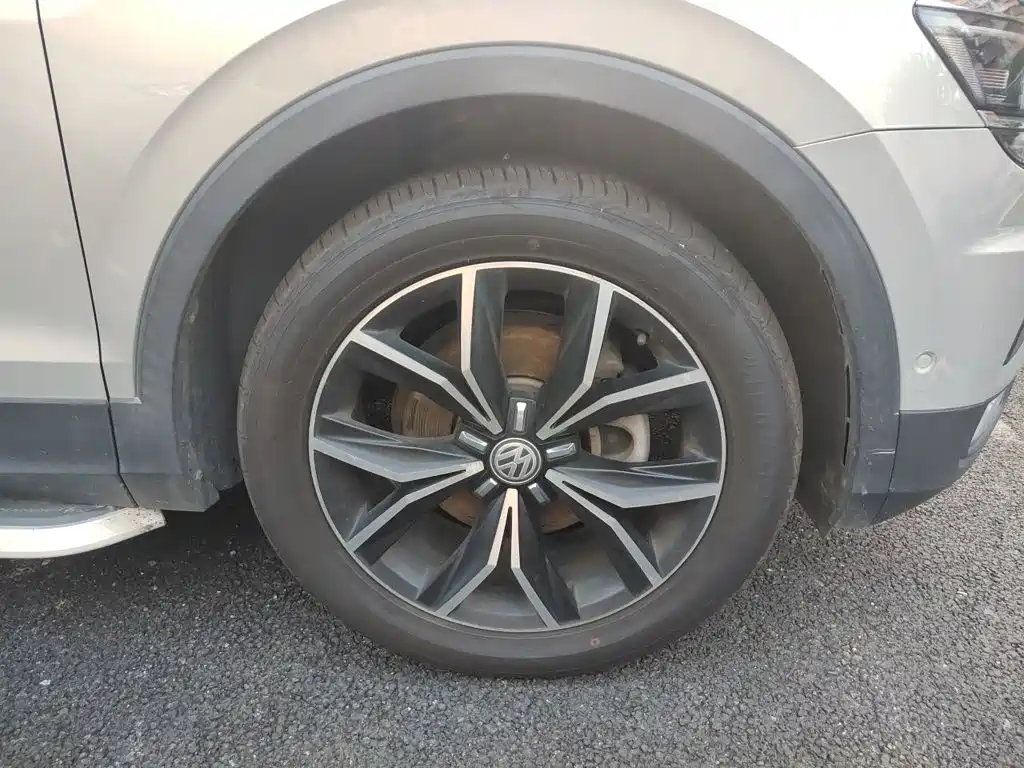 Volkswagen Tiguan L — миниатюра 16