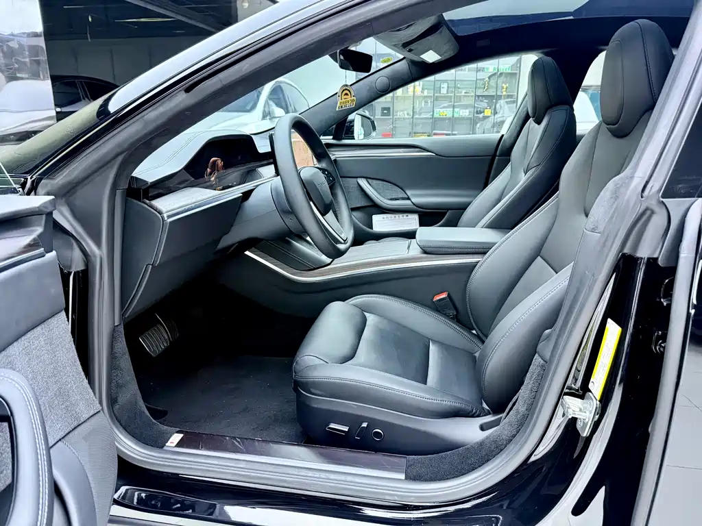 Tesla Model S — миниатюра 4