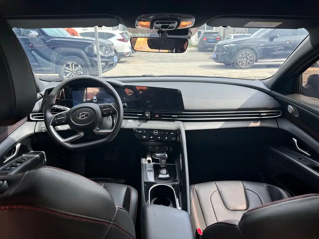 Hyundai Elantra — миниатюра 10