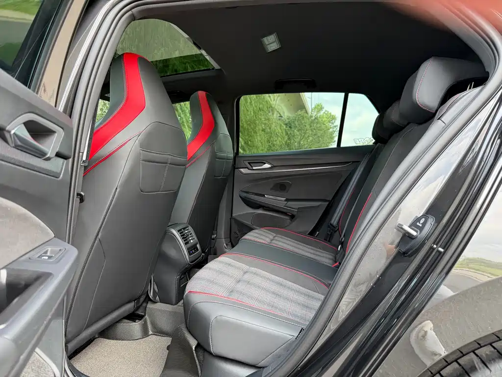 Volkswagen Golf GTI — миниатюра 14