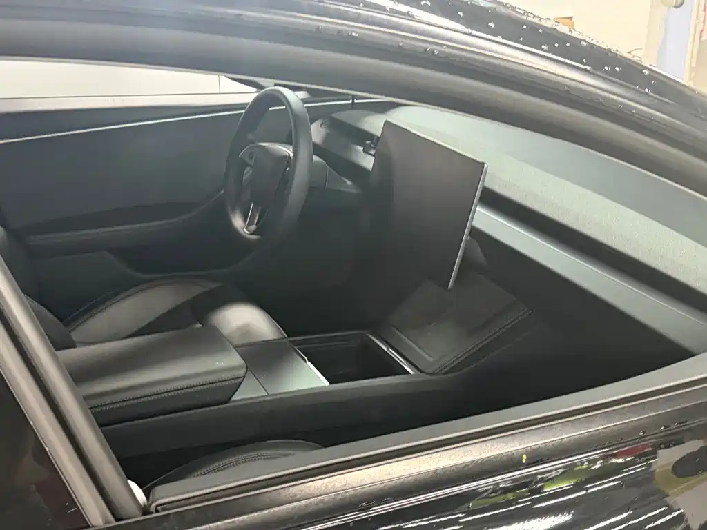 Tesla Model 3 — миниатюра 7