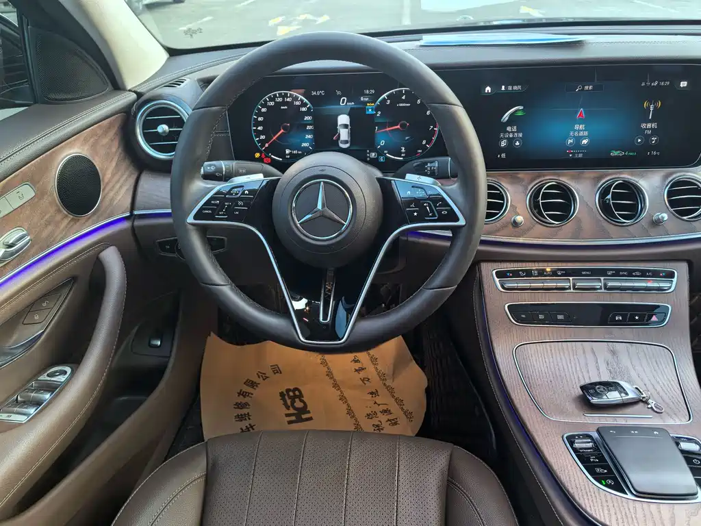 Mercedes-Benz E-Class — миниатюра 5