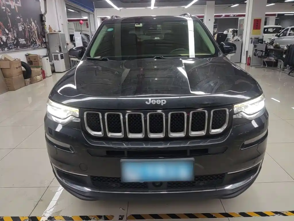 Jeep Grand Commander — миниатюра 3