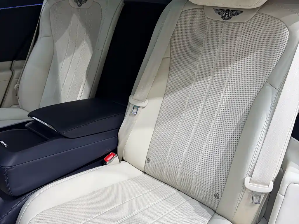 Bentley Flying Spur PHEV — миниатюра 14