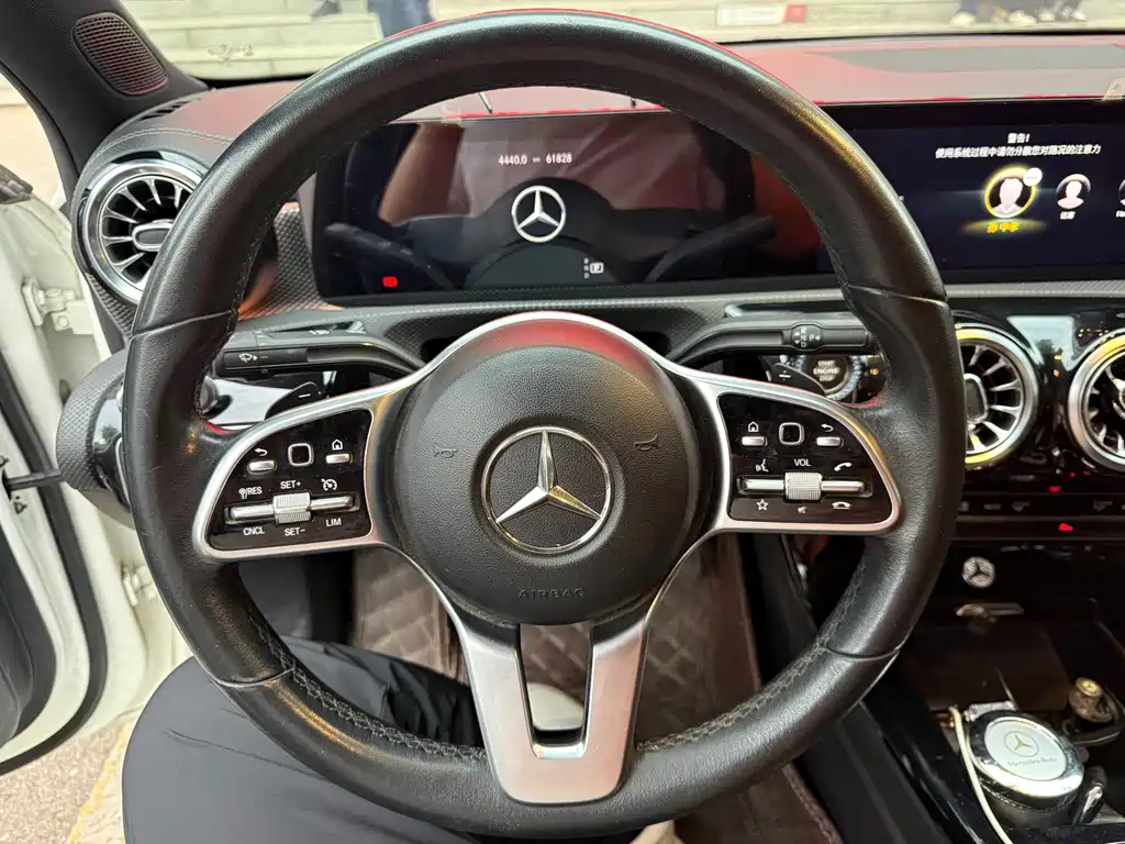 Mercedes-Benz A-Class — миниатюра 7