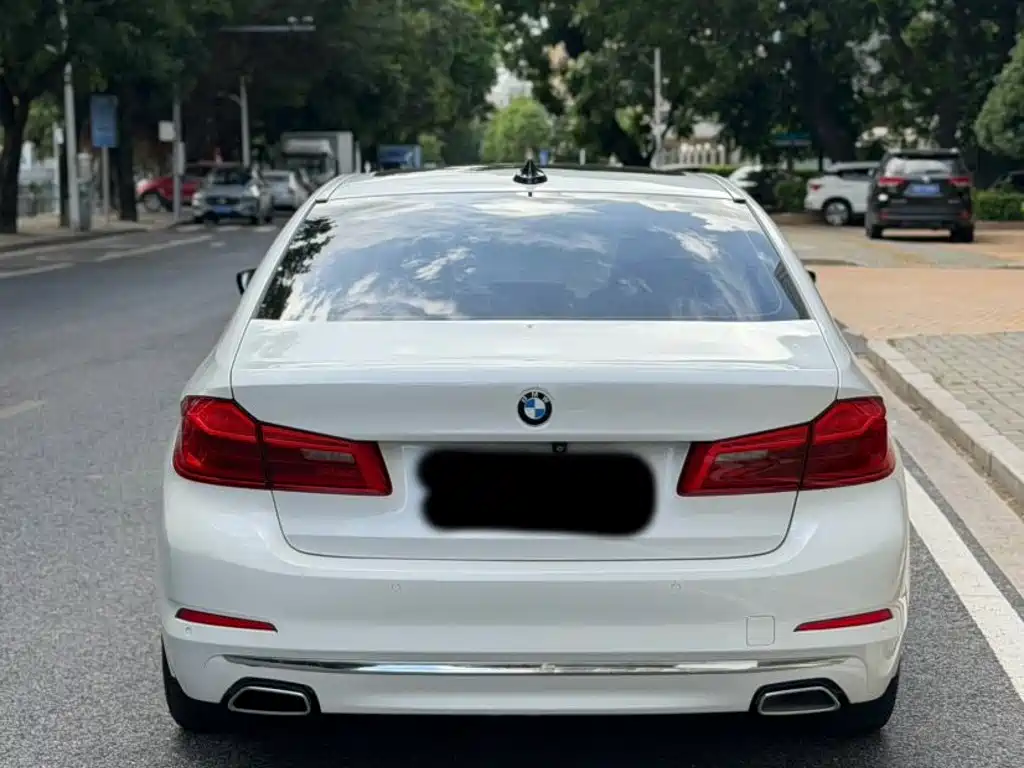BMW 5 Series — миниатюра 9