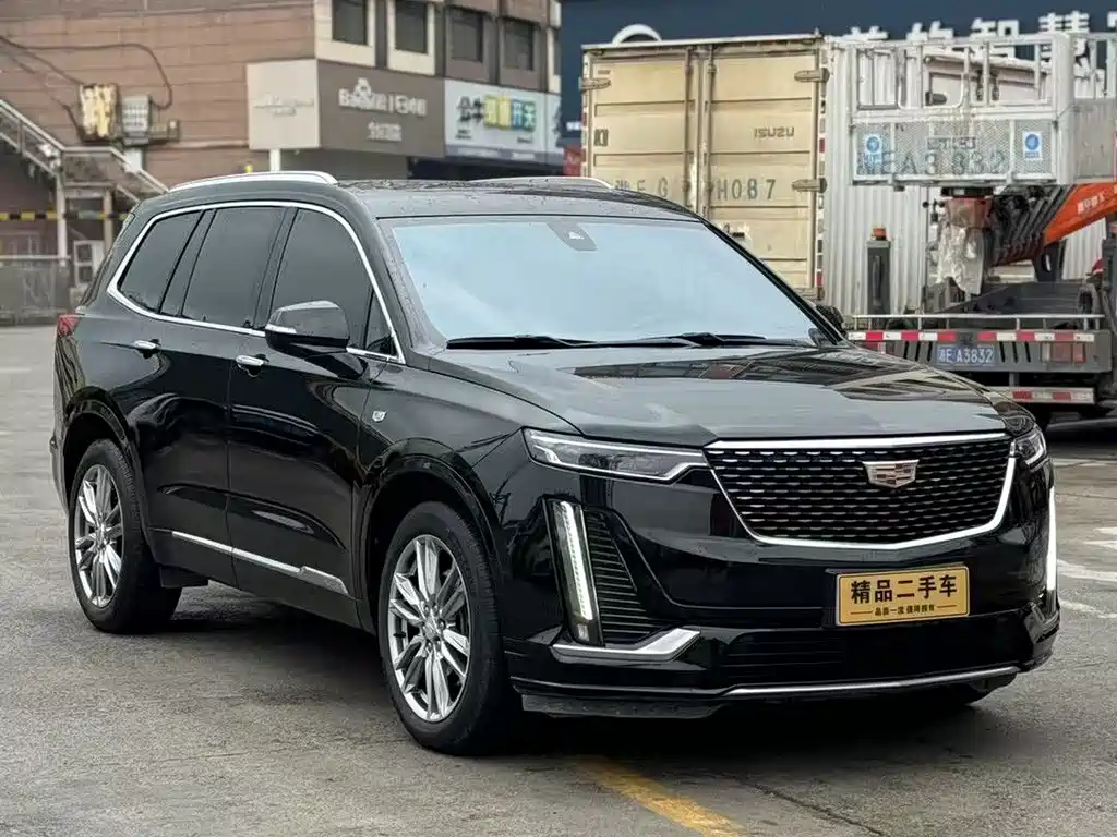 CADILLAC XT6