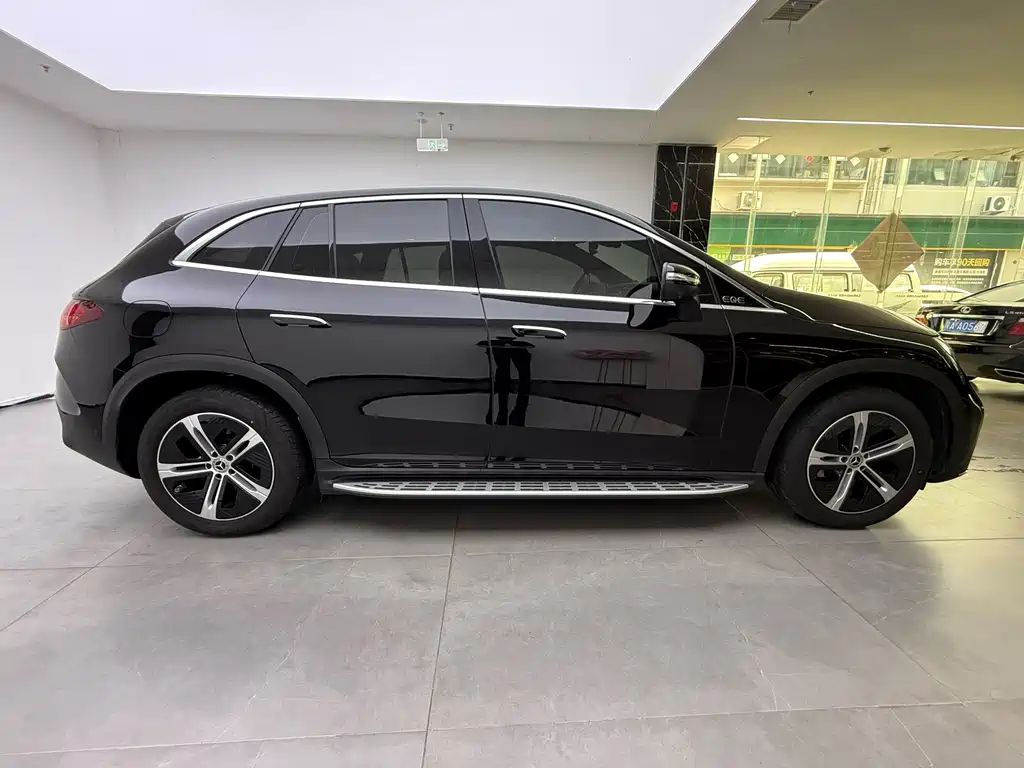 Mercedes-Benz EQE SUV — миниатюра 10