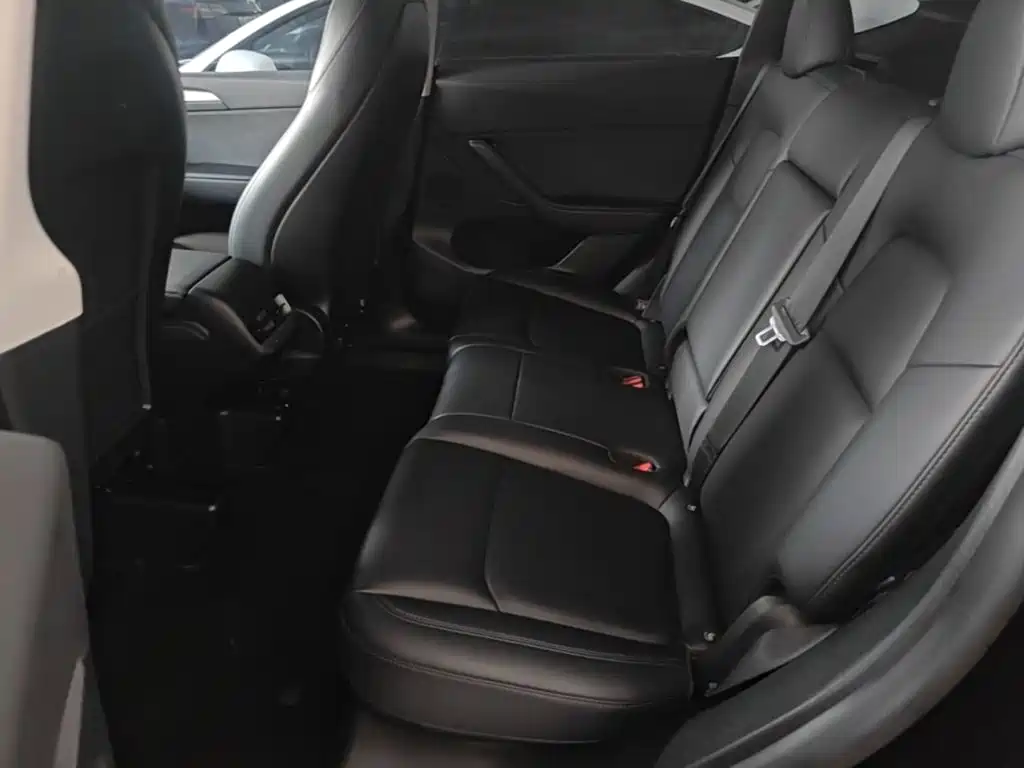 Tesla Model Y — миниатюра 17