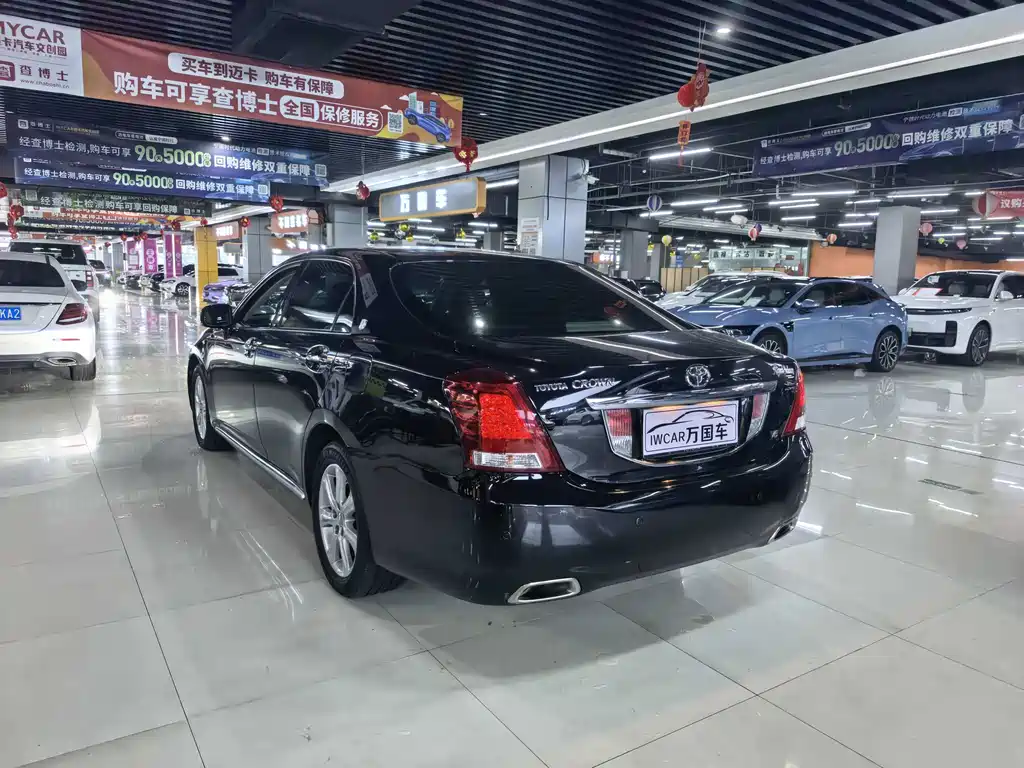 Toyota Crown — миниатюра 9