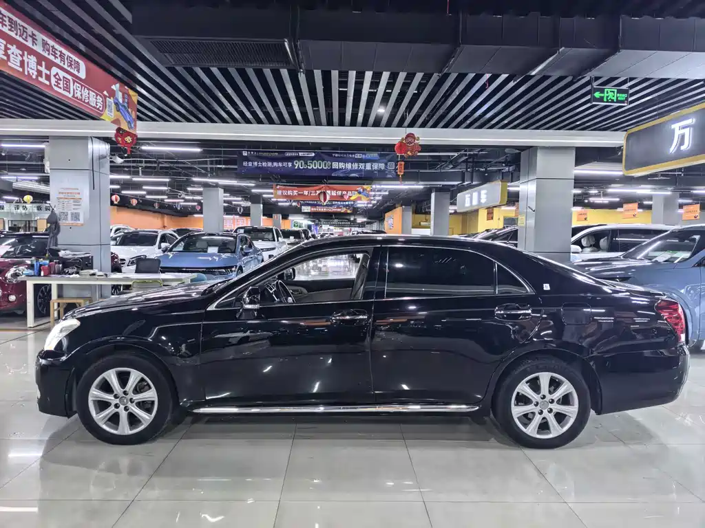 Toyota Crown — миниатюра 3