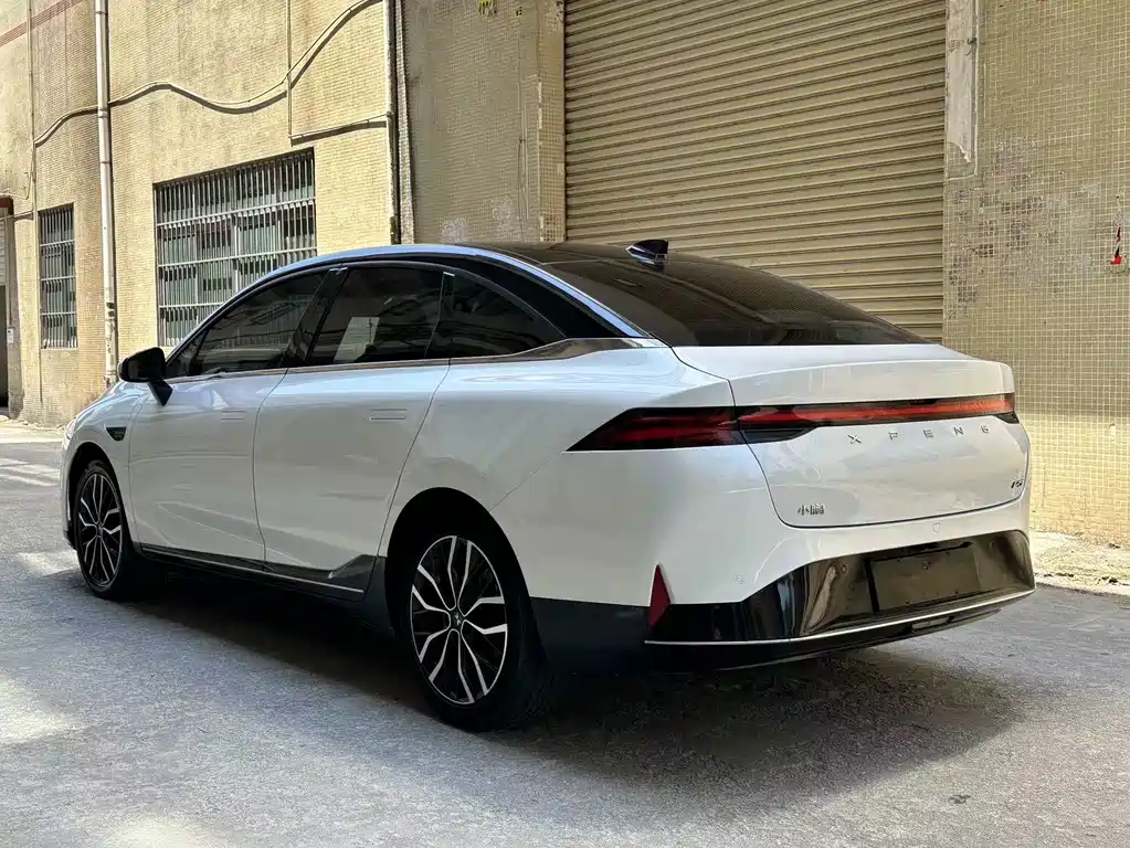 XPeng P5 — миниатюра 10