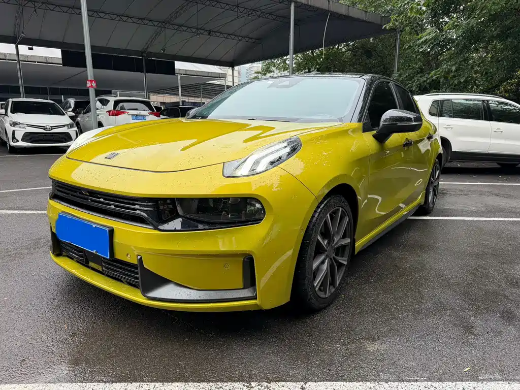 Lynk & Co 03