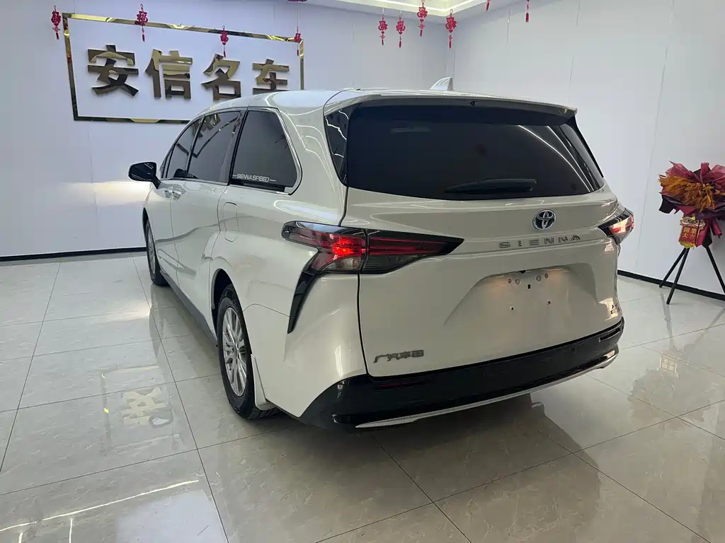 TOYOTA SIENNA