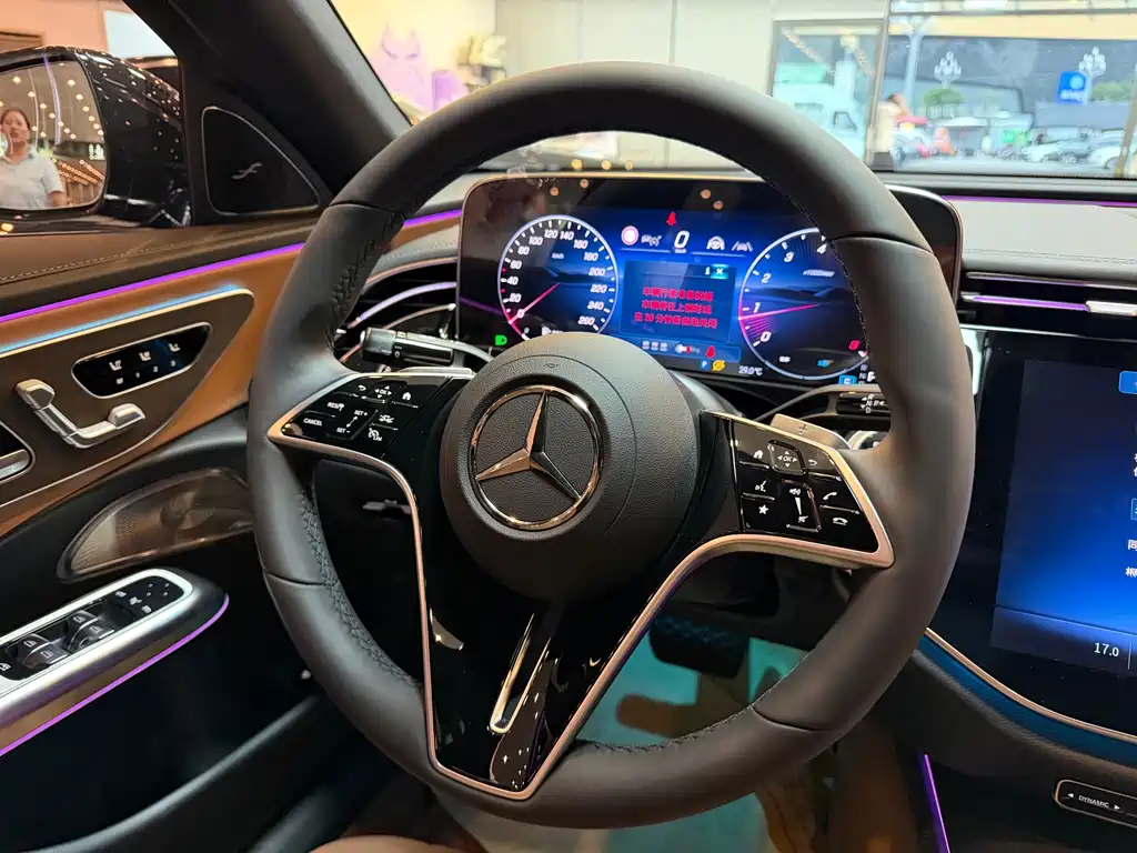 Mercedes-Benz E-Class — миниатюра 12