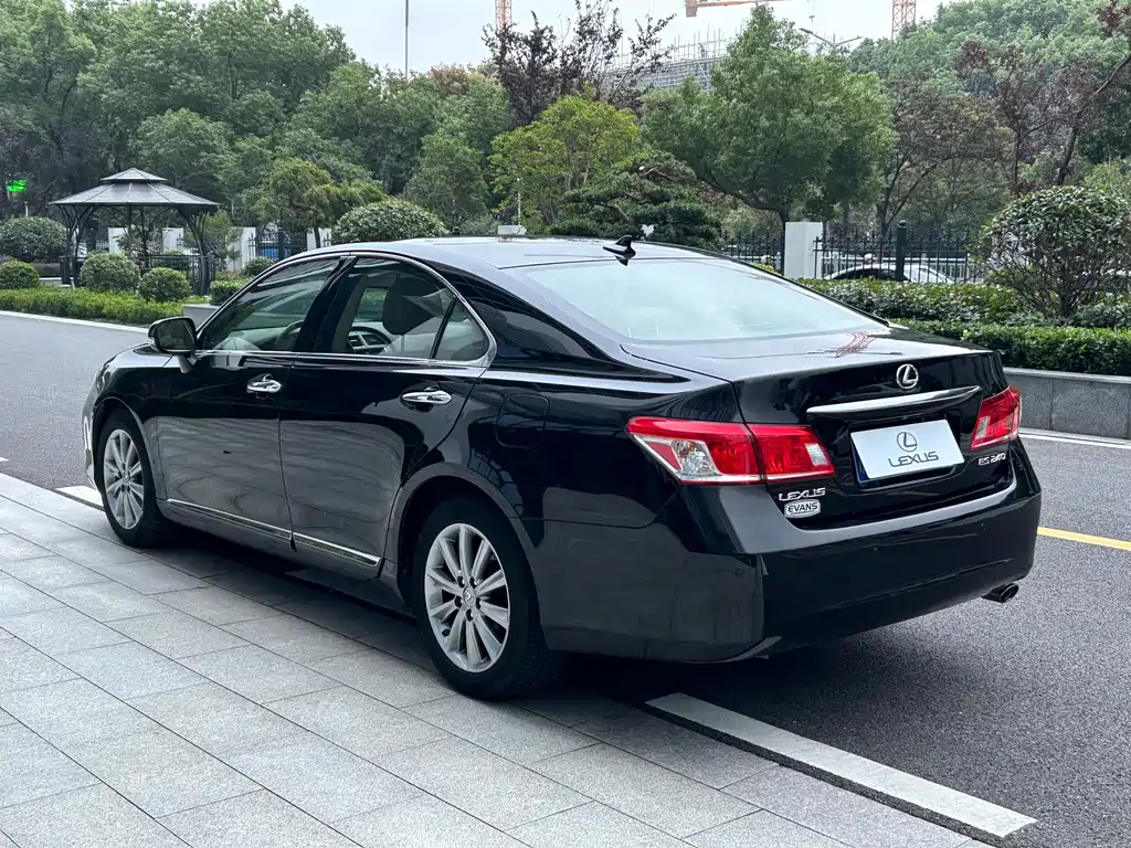Lexus ES — миниатюра 7