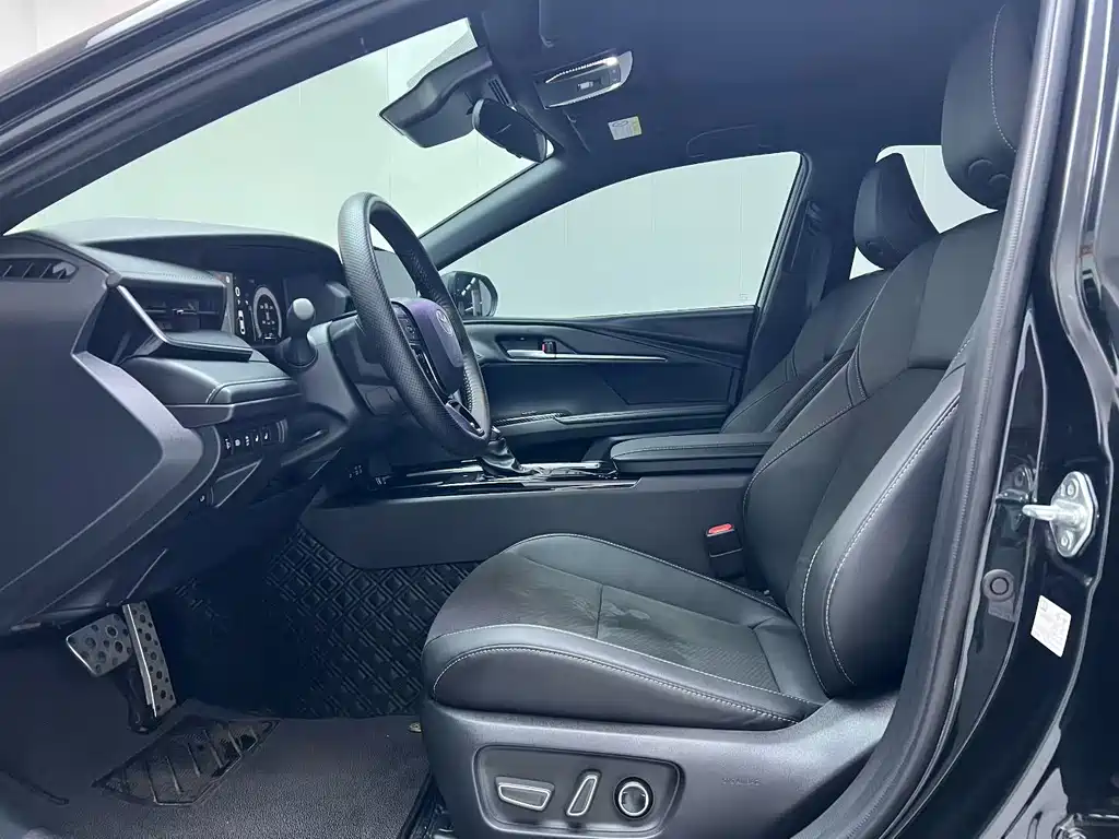 Toyota Camry — миниатюра 7