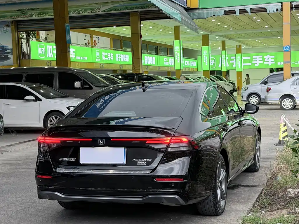 Honda Accord — миниатюра 11
