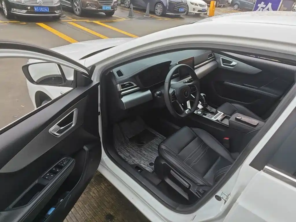 BYD Qin — миниатюра 16