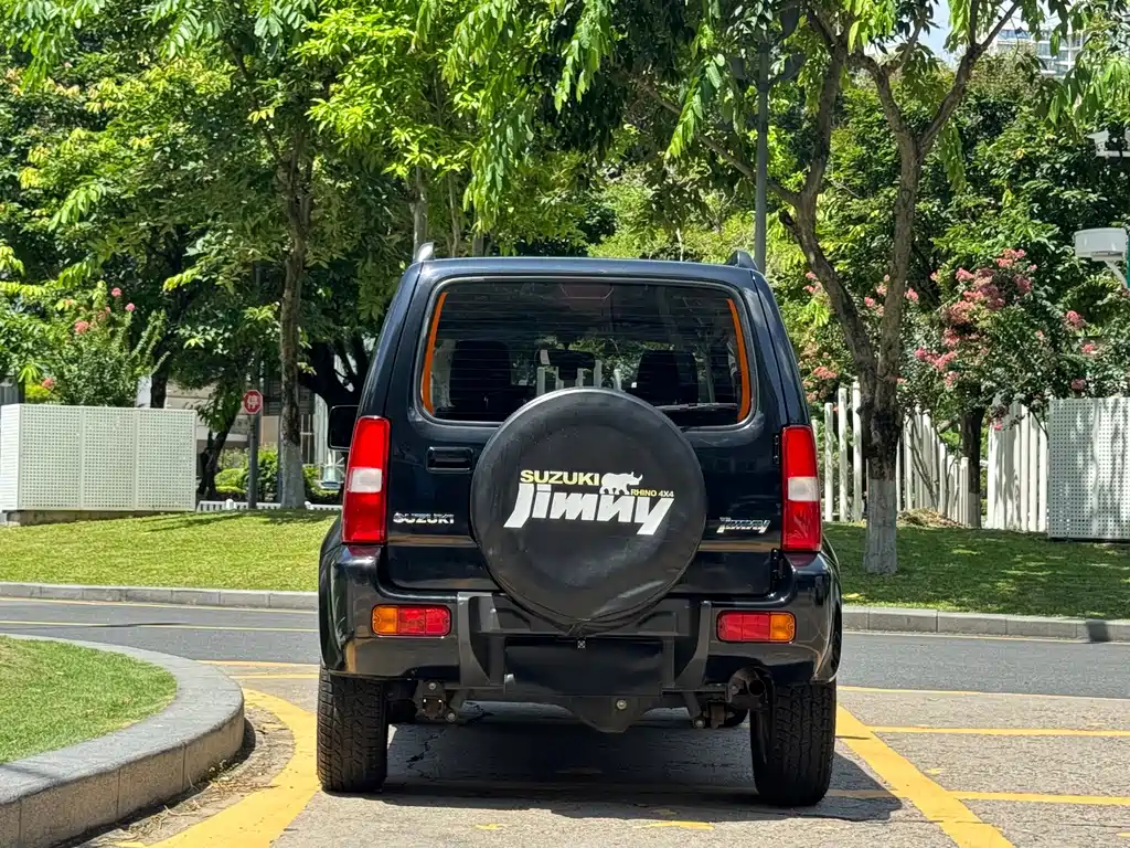 Suzuki Jimny — миниатюра 12