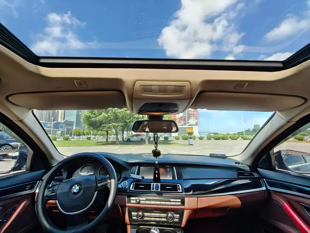BMW 5 Series — миниатюра 6