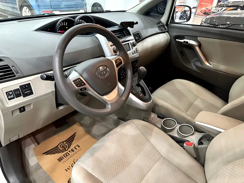 Toyota Verso — миниатюра 8