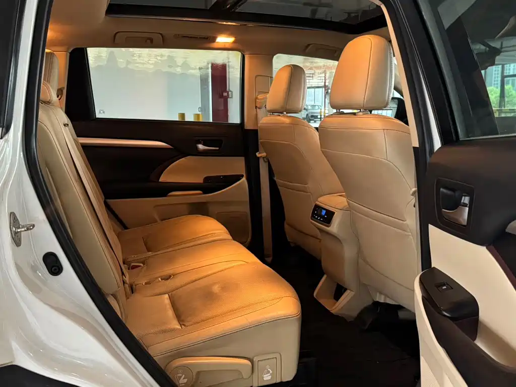Toyota Highlander — миниатюра 16