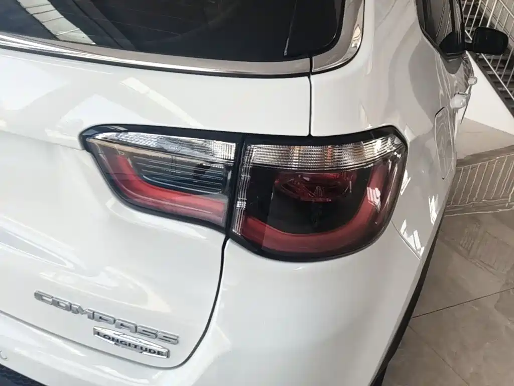 Jeep Compass — миниатюра 8