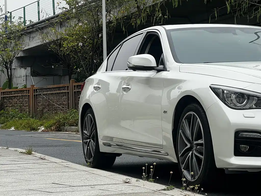 INFINITI Q50L