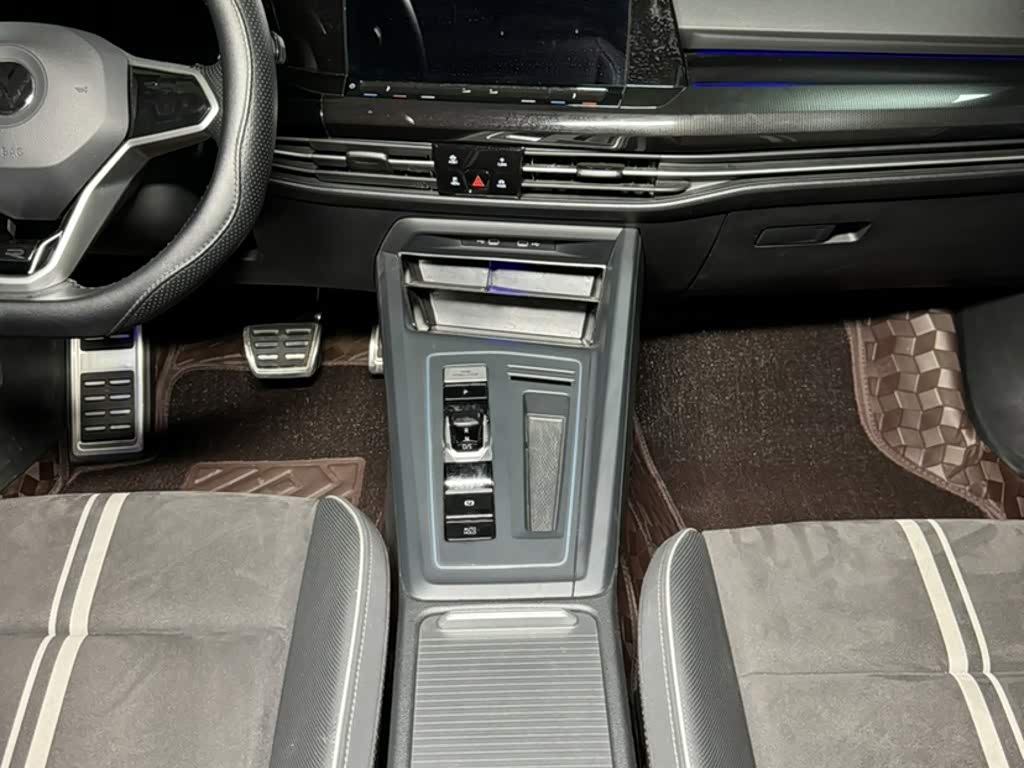 Volkswagen Golf 1.4 л 2023 г. Белый, пробег 29200 км