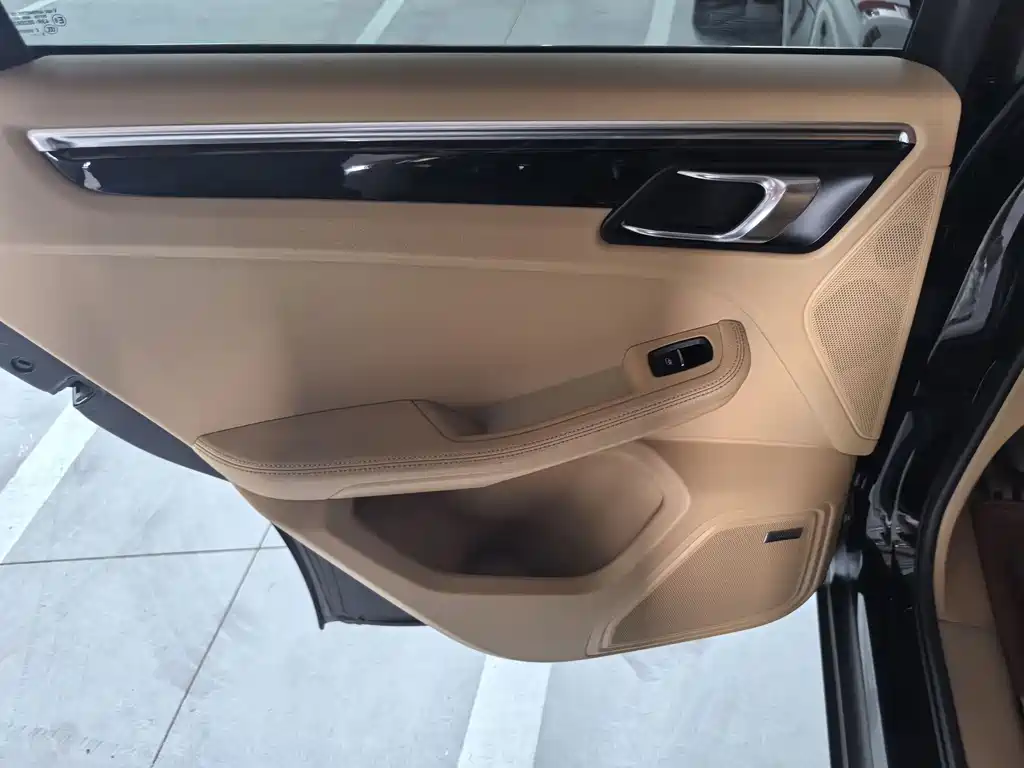 Porsche Macan — миниатюра 10
