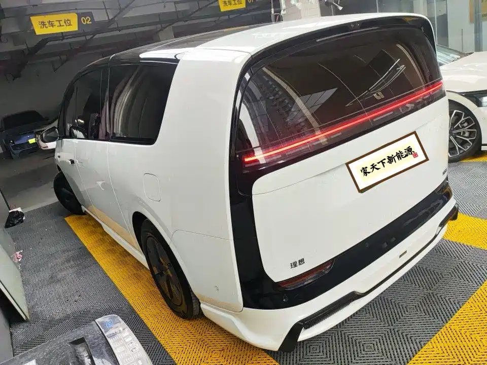 Li Auto MEGA 2025 Home