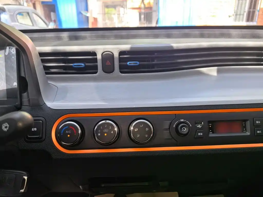 Wuling MINIEV — миниатюра 10
