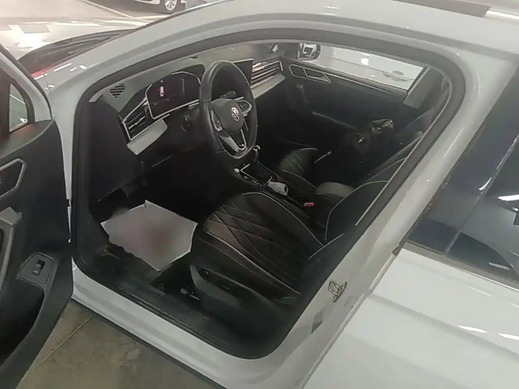 Volkswagen Tiguan L — миниатюра 16
