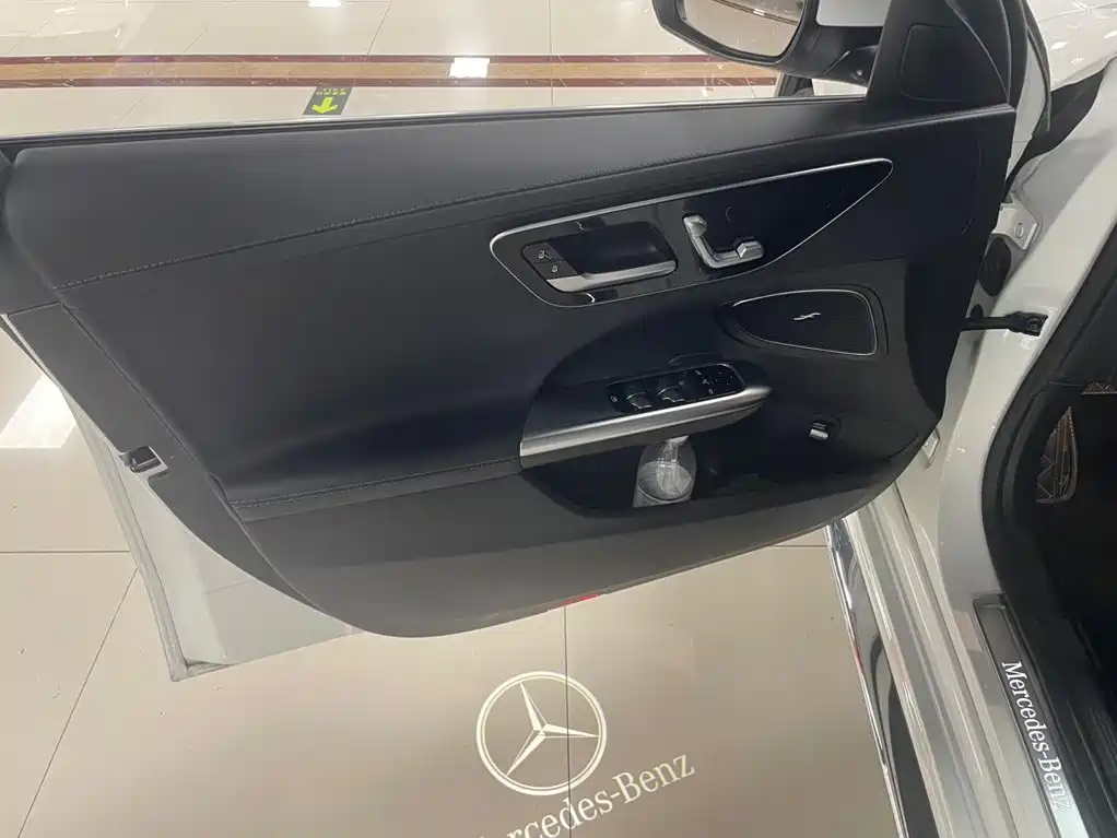 Mercedes-Benz C-Class — миниатюра 8