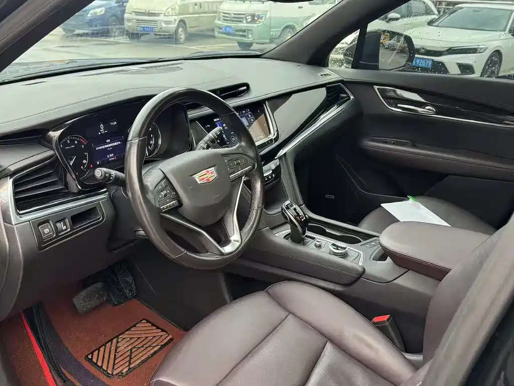 CADILLAC XT6
