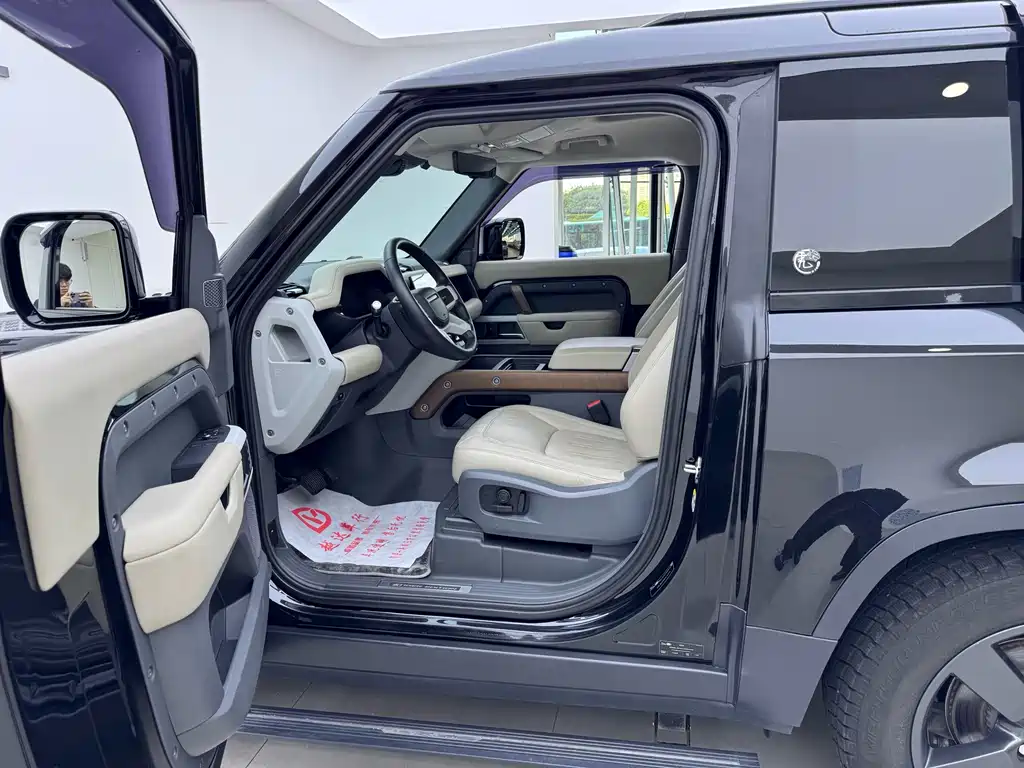 Land Rover Defender — миниатюра 7