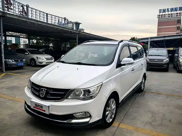 BAOJUN 730 2017