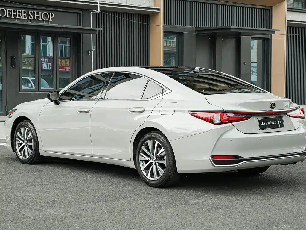 Lexus ES — миниатюра 6