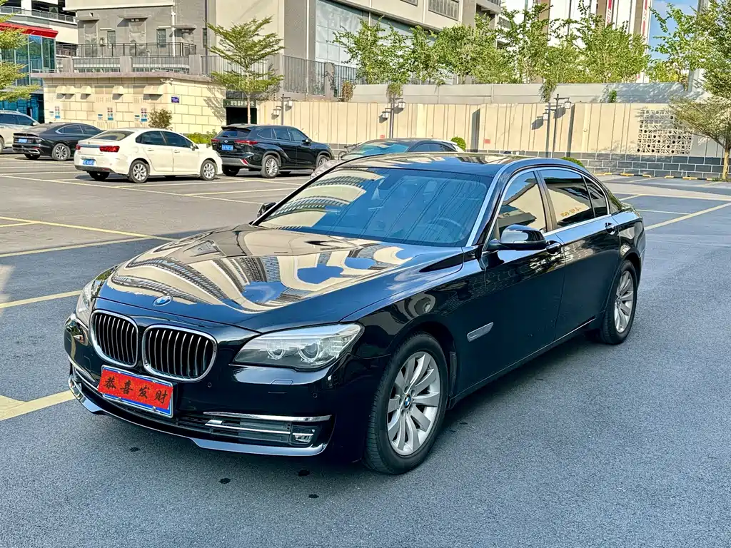 BMW 7 Series — миниатюра 8