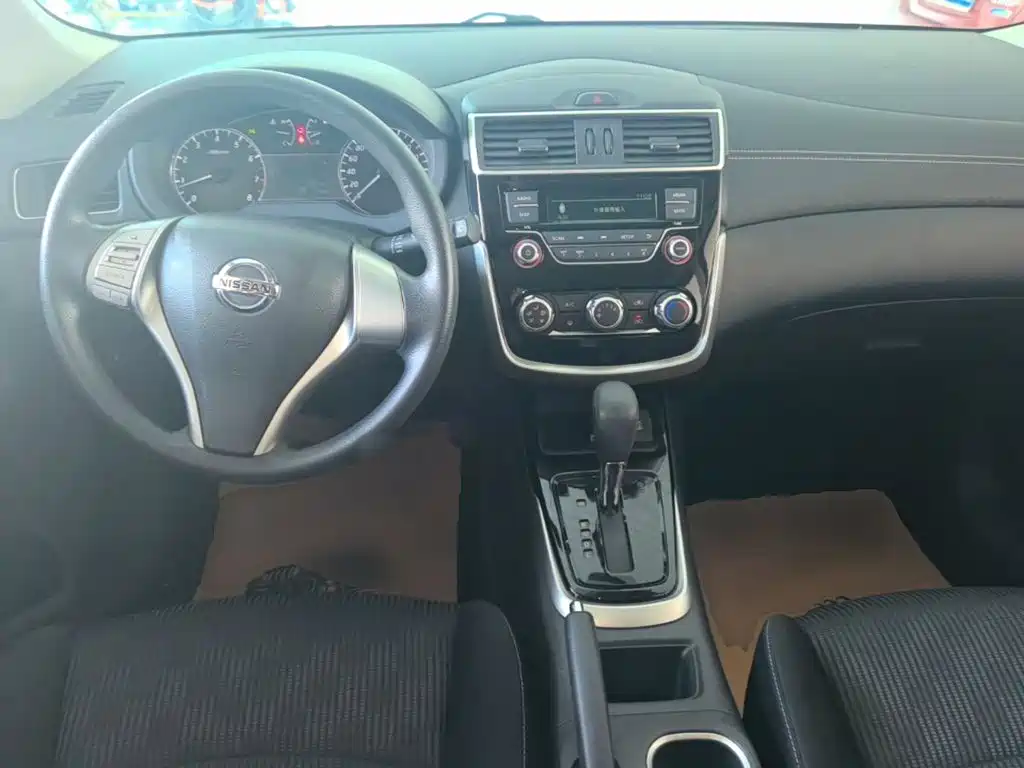 Nissan Tiida — миниатюра 10