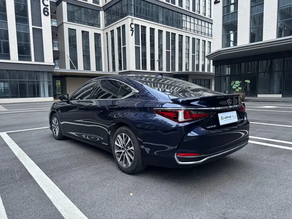 Lexus ES — миниатюра 8