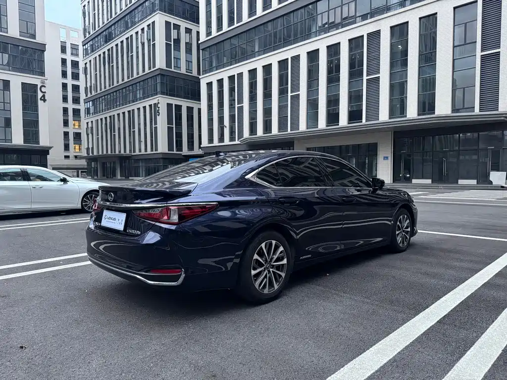Lexus ES — миниатюра 10