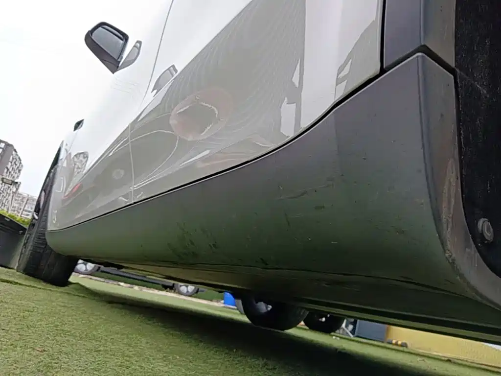 Tesla Model Y — миниатюра 22