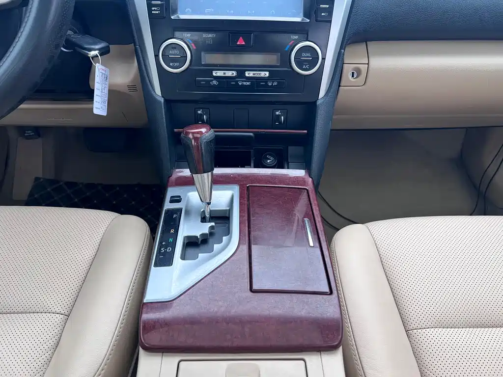 Toyota Camry — миниатюра 17