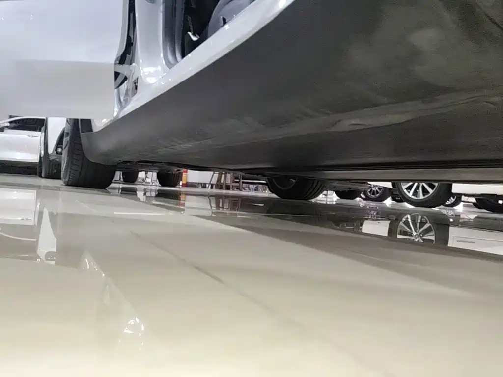 Tesla Model Y — миниатюра 21