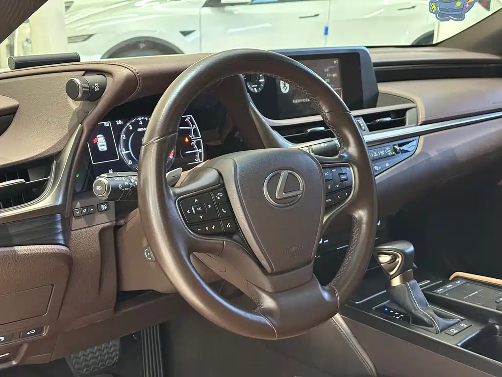 Lexus ES — миниатюра 10