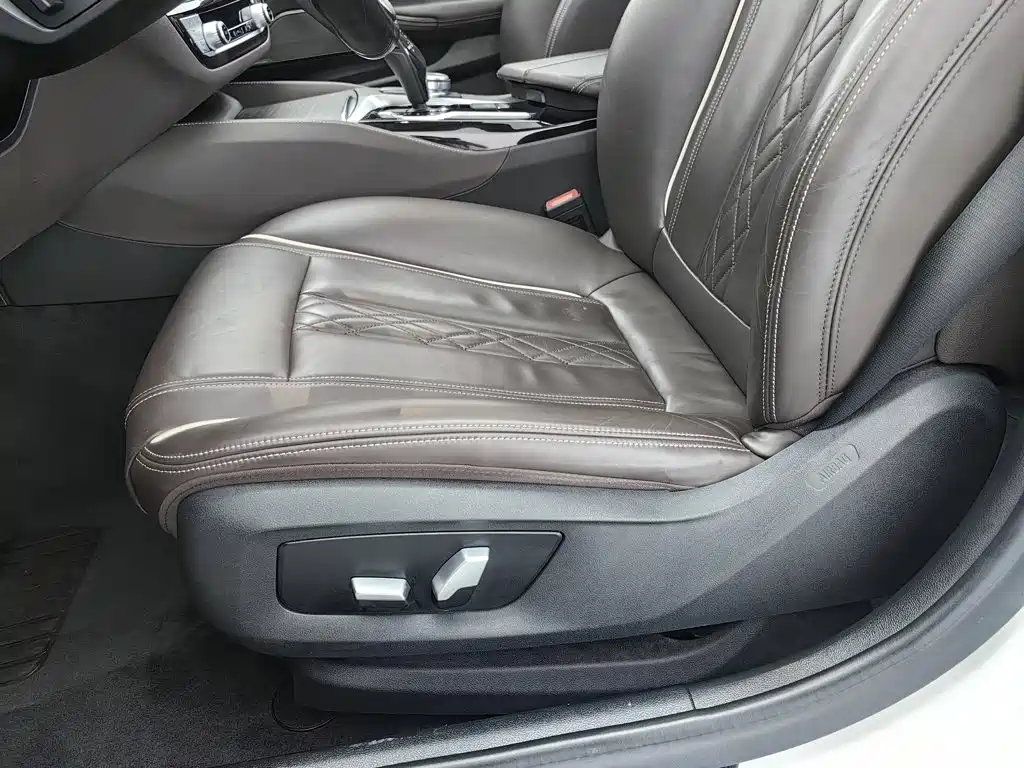 BMW 5 Series — миниатюра 20