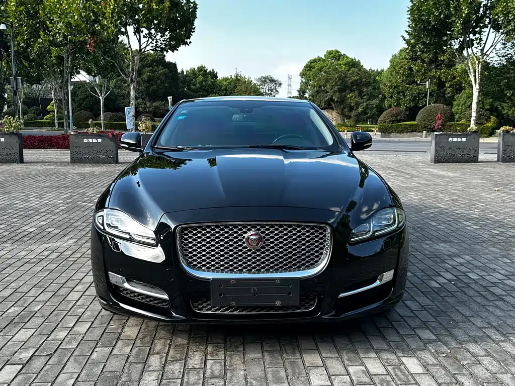 Jaguar XJ — миниатюра 2