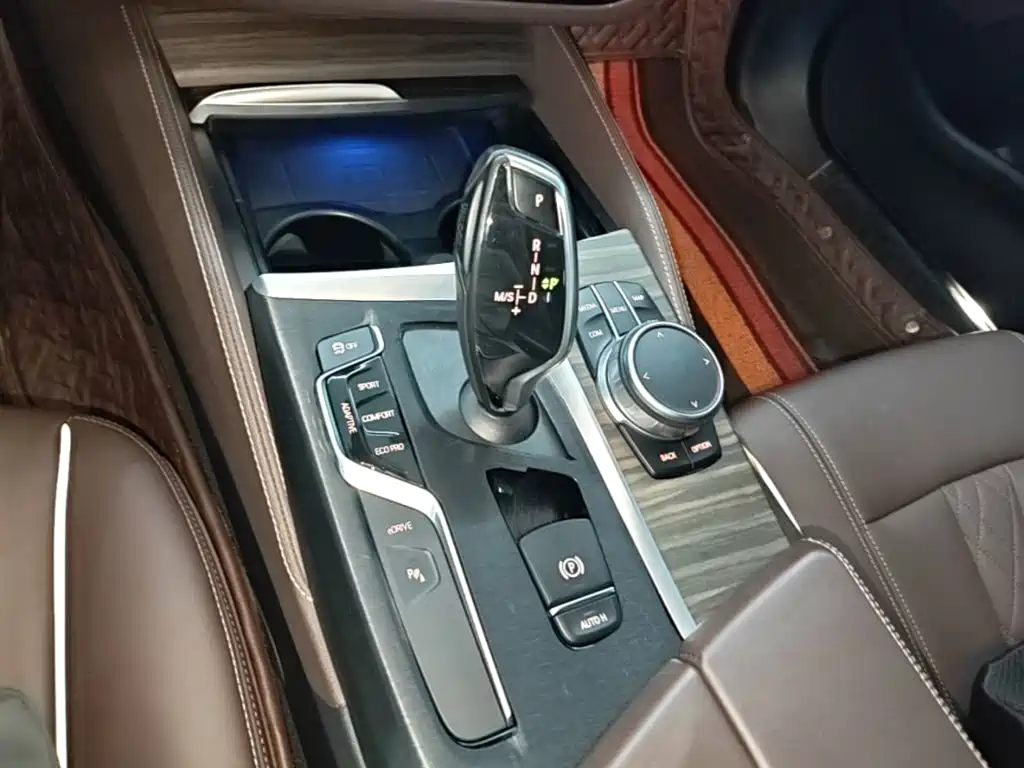BMW 5 Series New Energy — миниатюра 14